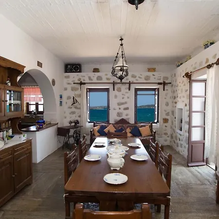 Seafront With 2 Bedrooms In Сasa de vacaciones Naousa (Paros)